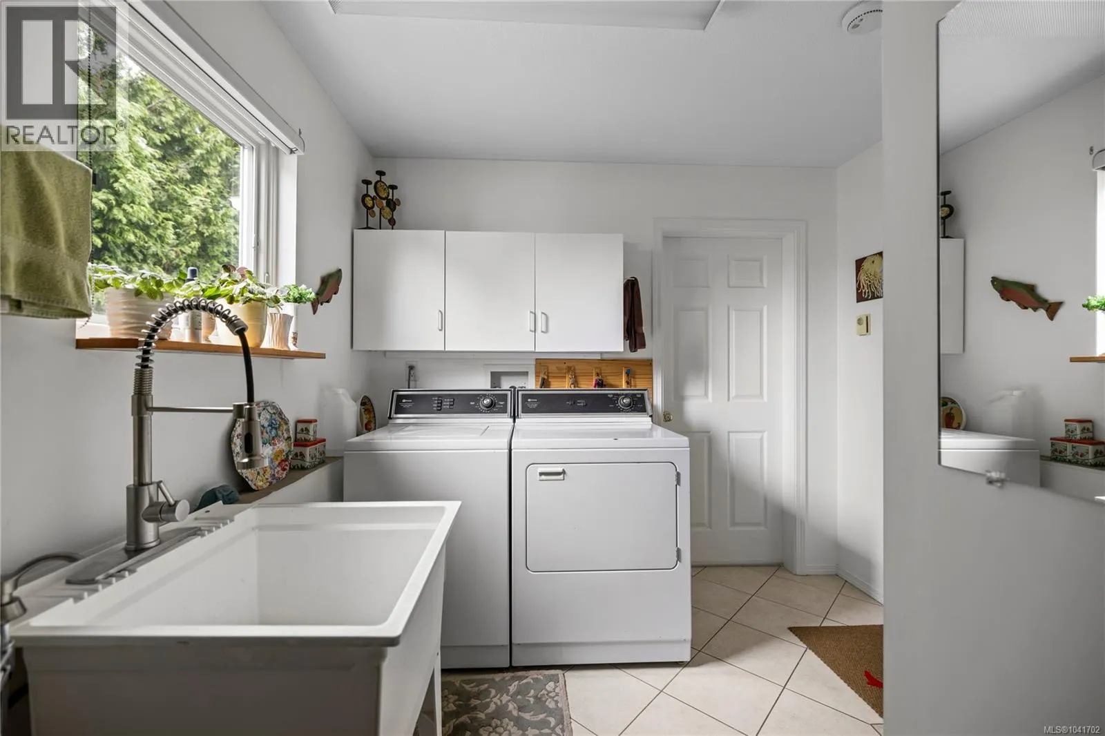 879 Aberdeen Dr