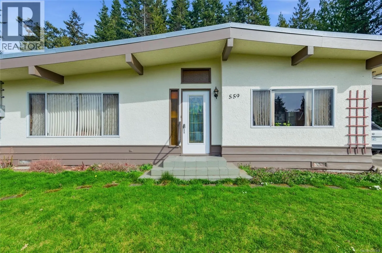 559 Johnstone Rd