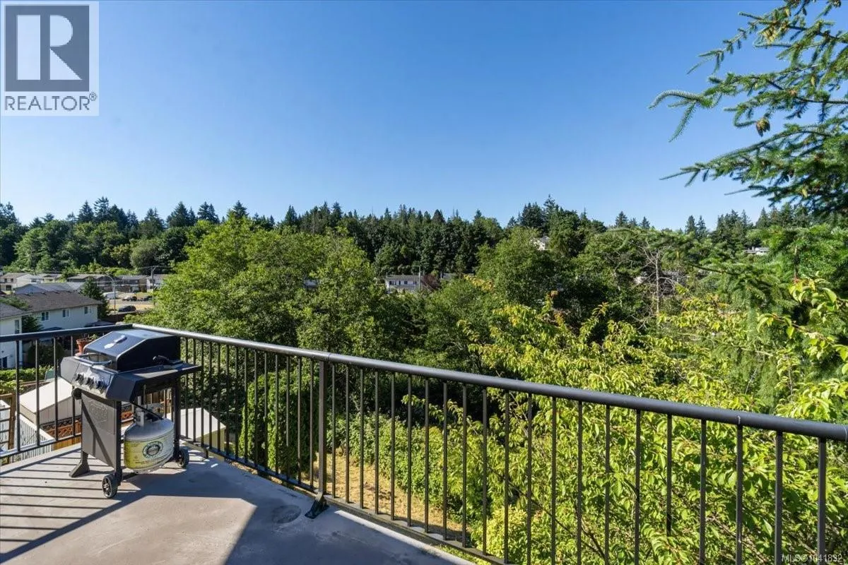 4755 Fairbrook Cres