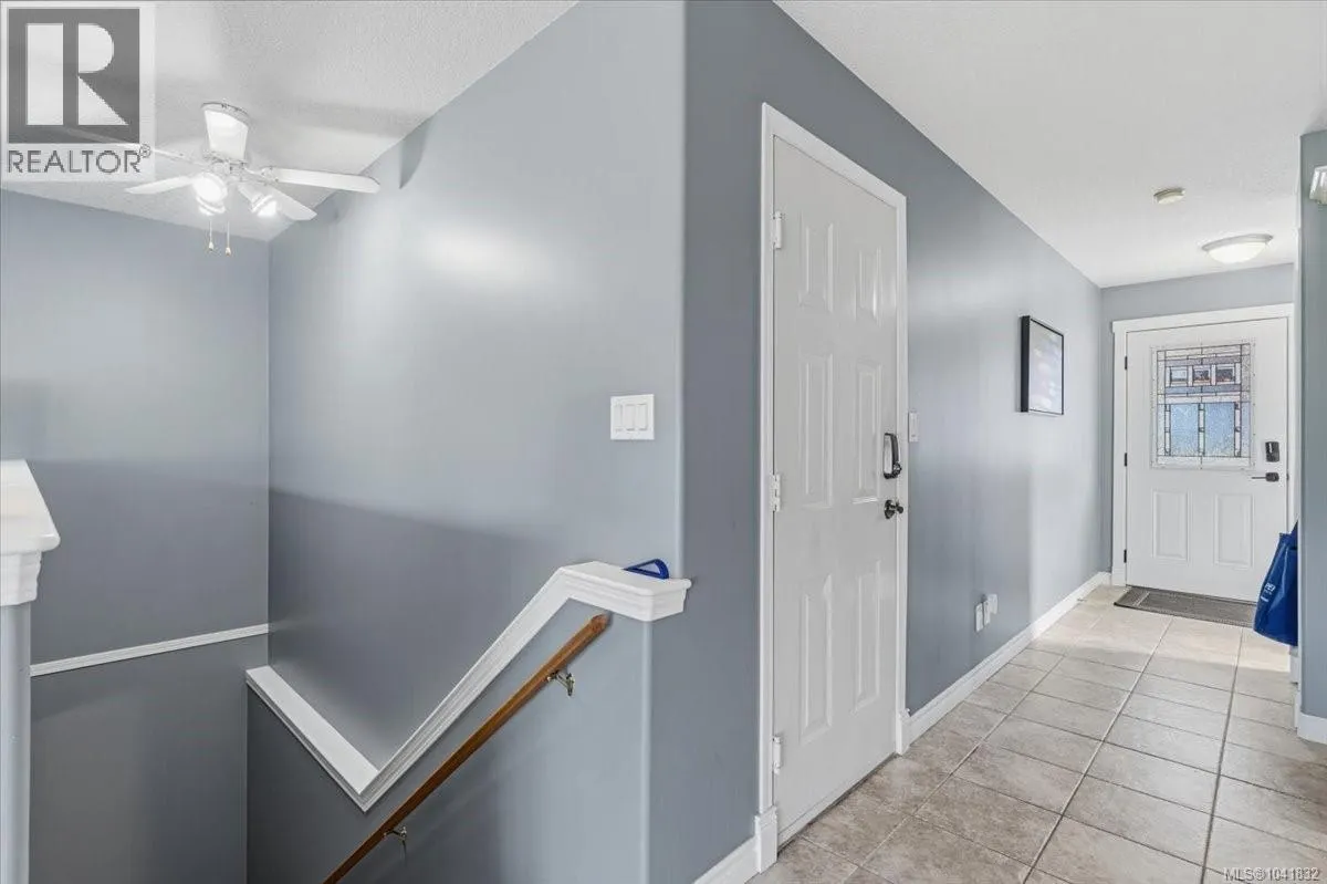 4755 Fairbrook Cres
