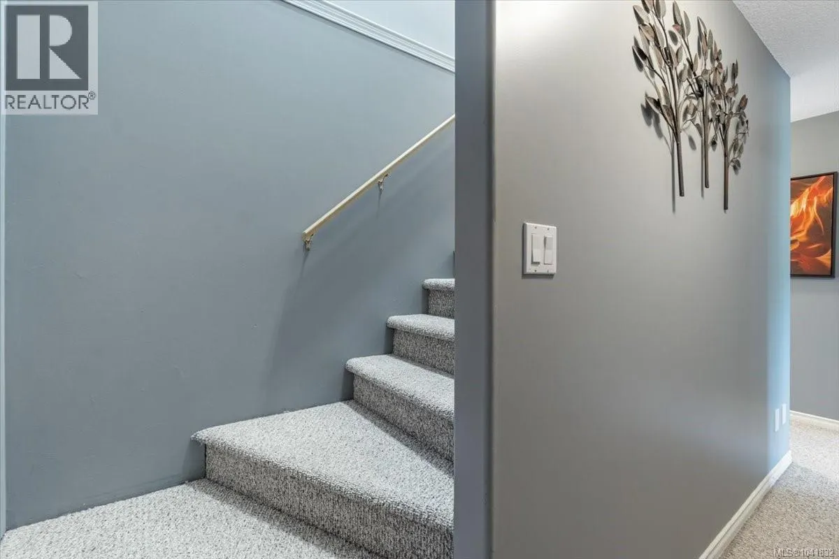 4755 Fairbrook Cres