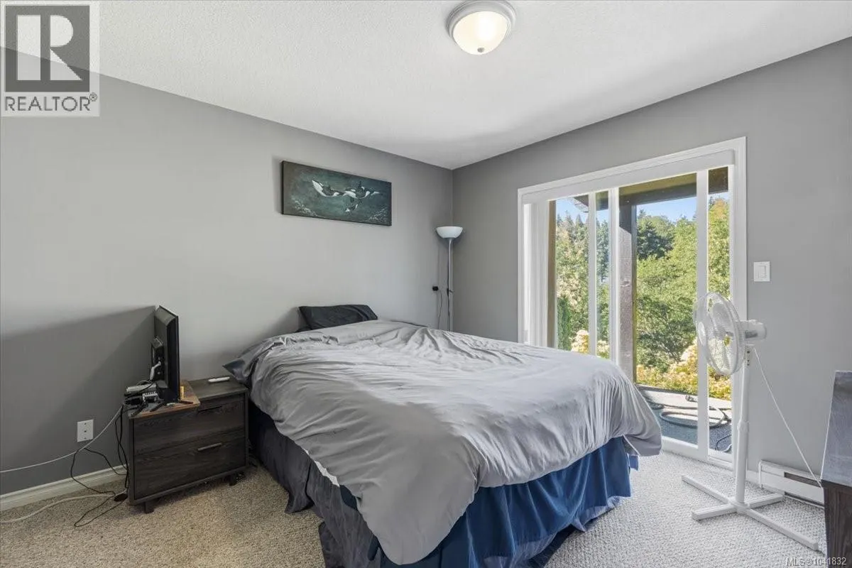 4755 Fairbrook Cres