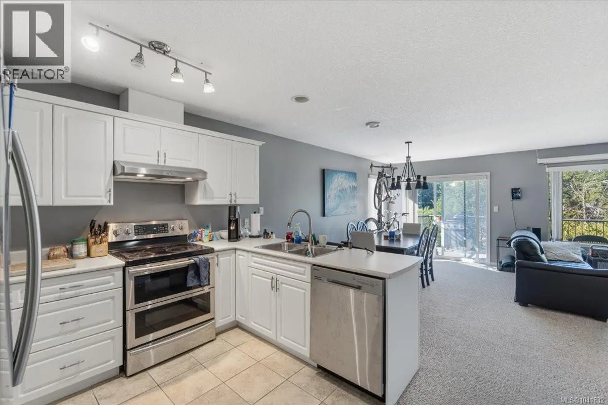 4755 Fairbrook Cres