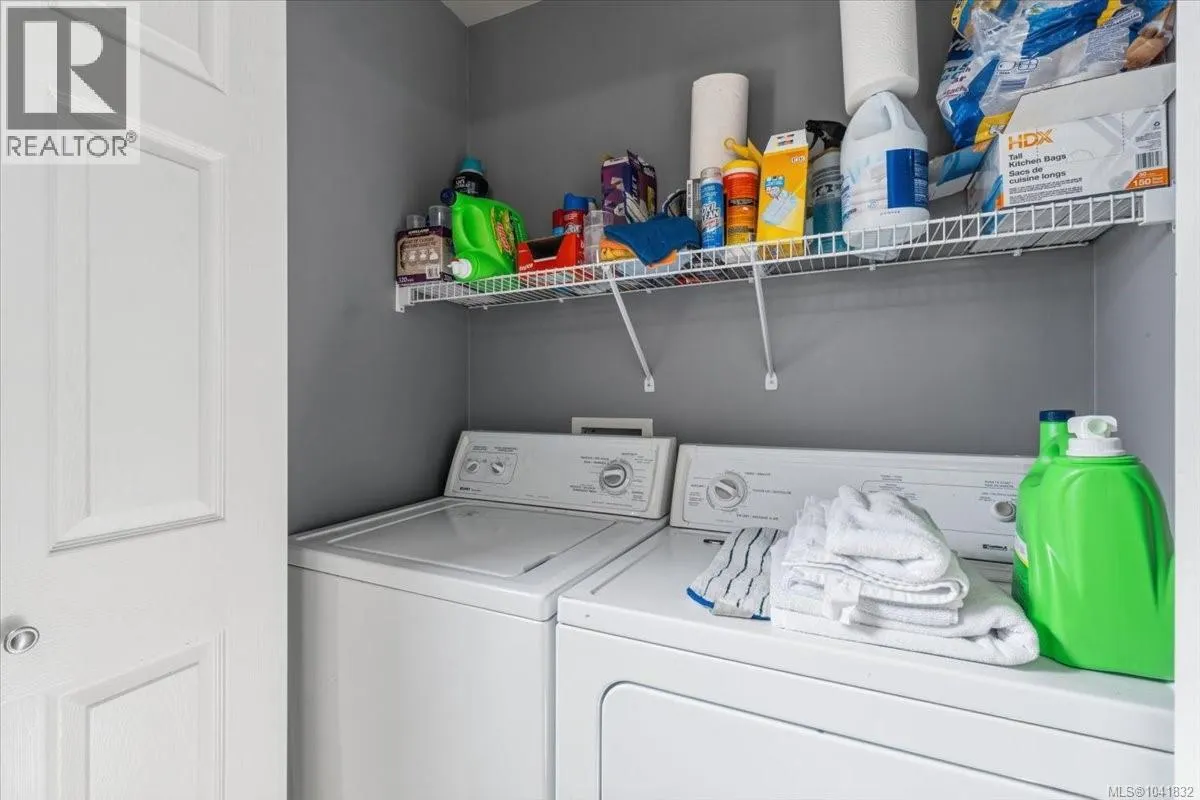 4755 Fairbrook Cres