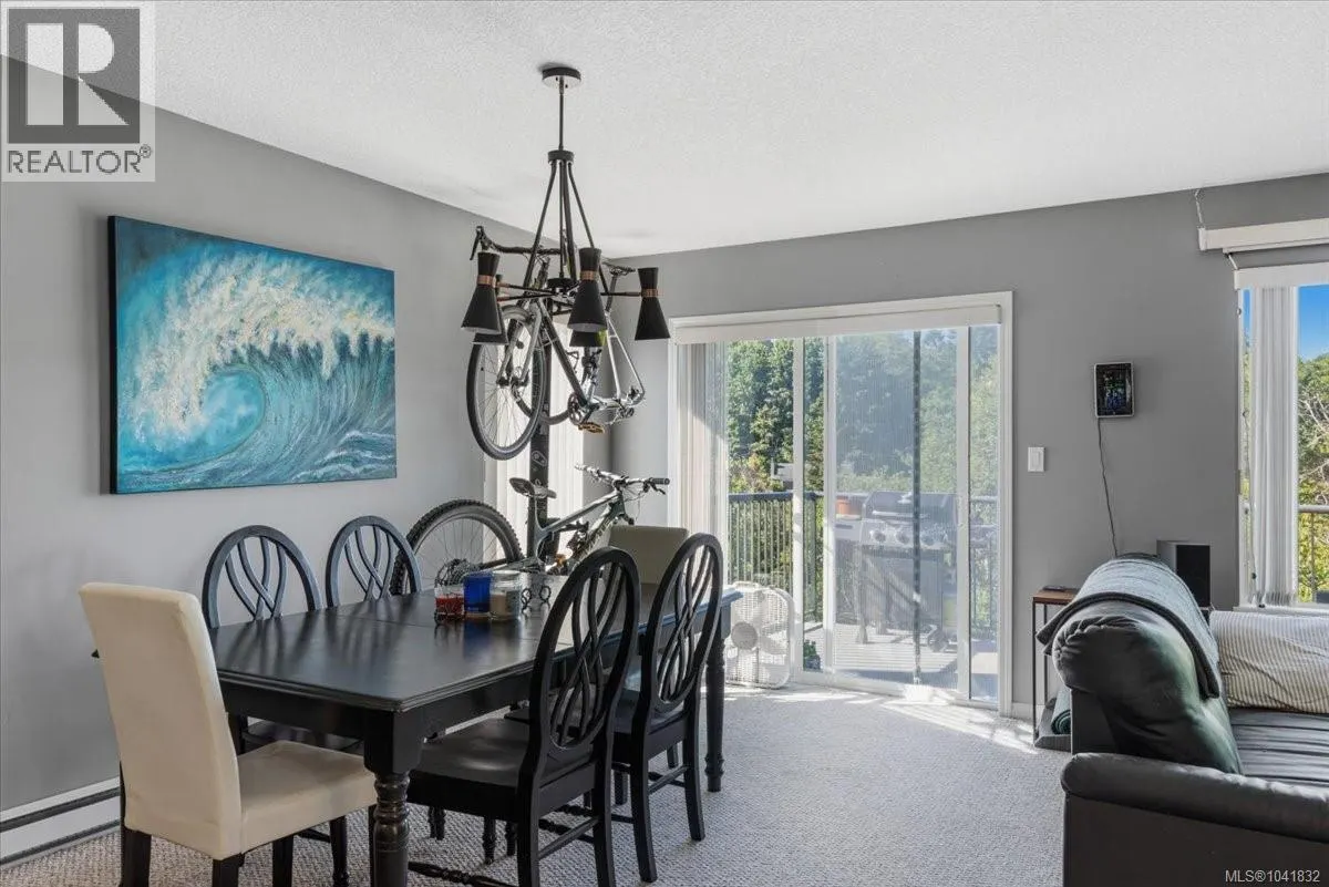 4755 Fairbrook Cres