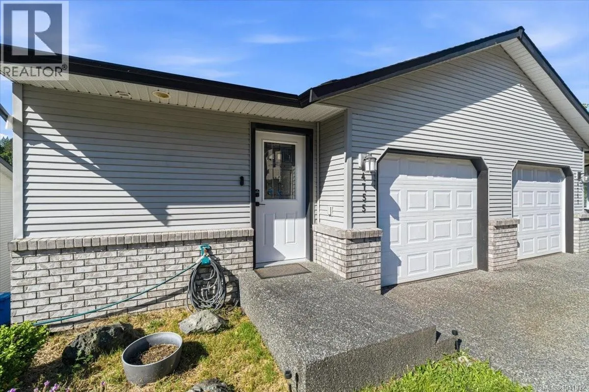 4755 Fairbrook Cres