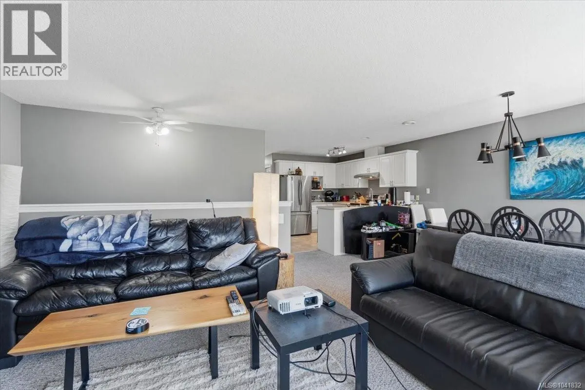 4755 Fairbrook Cres