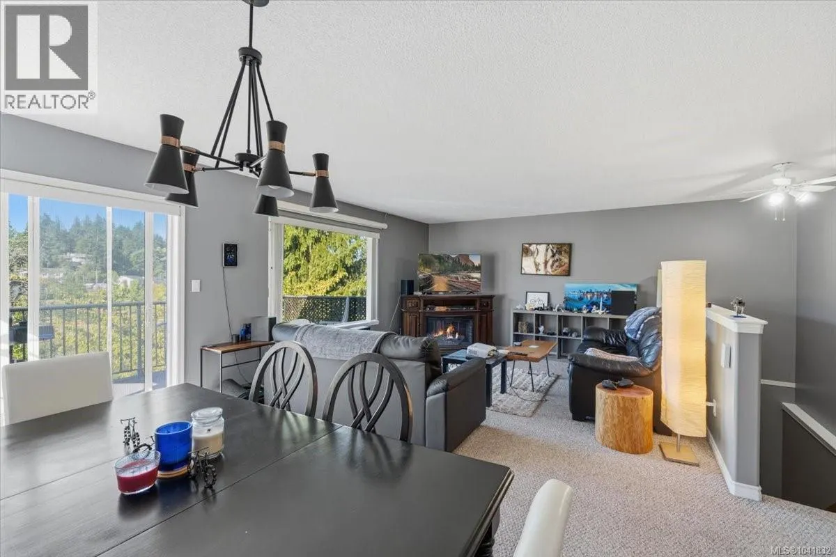 4755 Fairbrook Cres