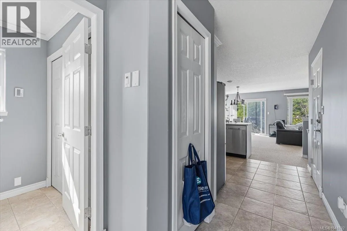 4755 Fairbrook Cres