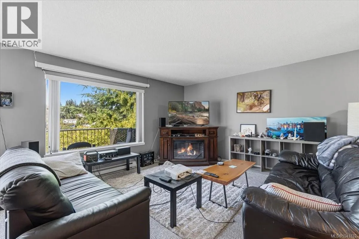 4755 Fairbrook Cres
