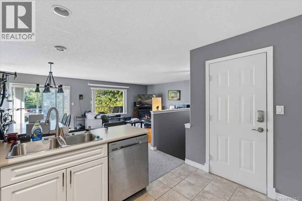 4755 Fairbrook Cres