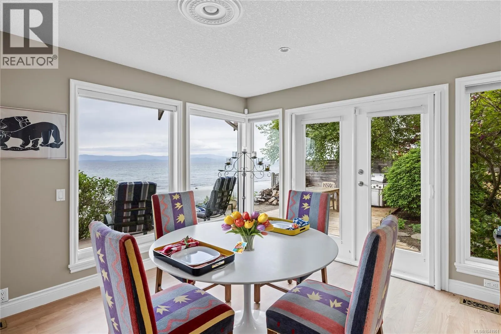 2995 Island Hwy W