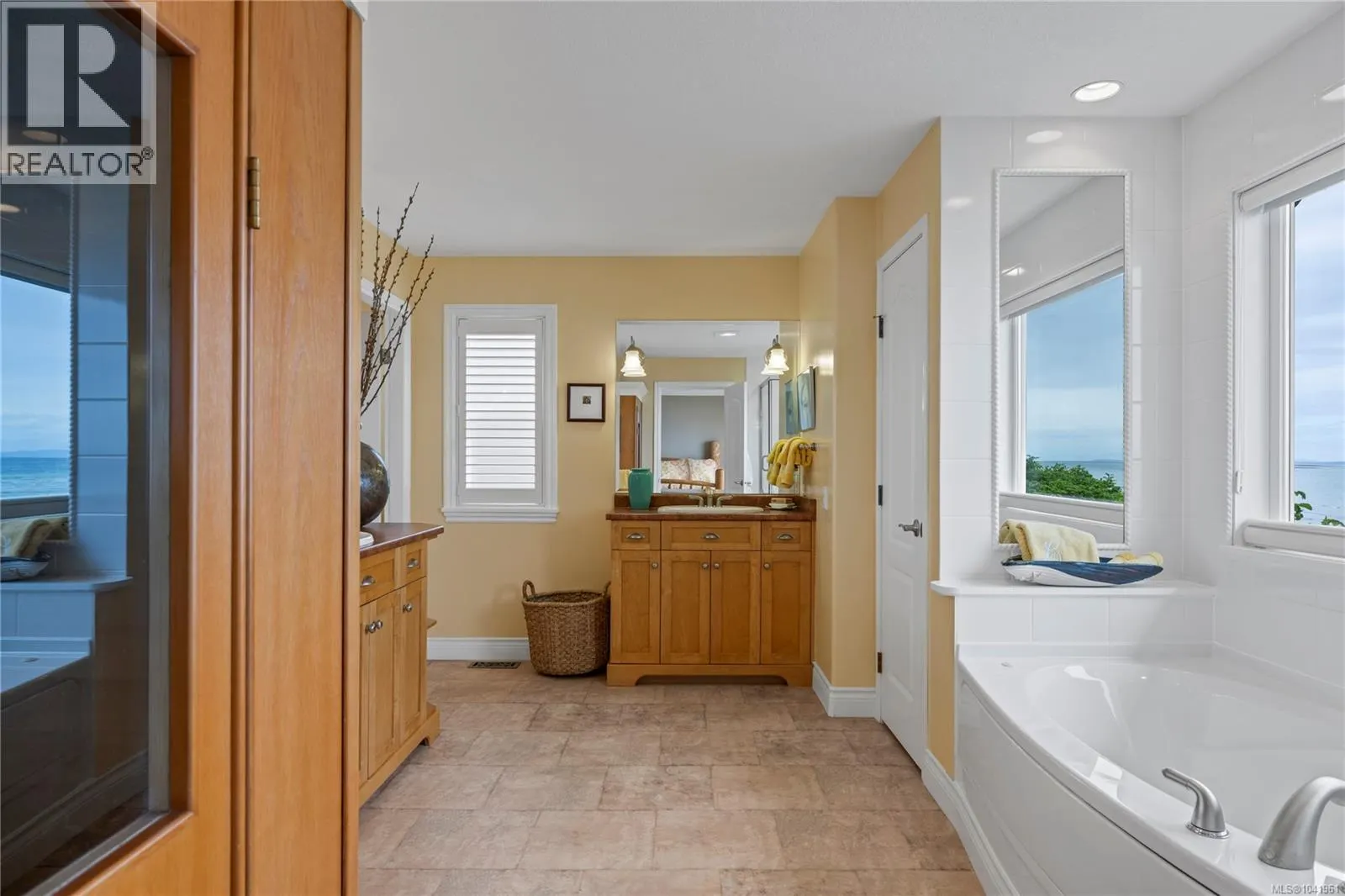 2995 Island Hwy W