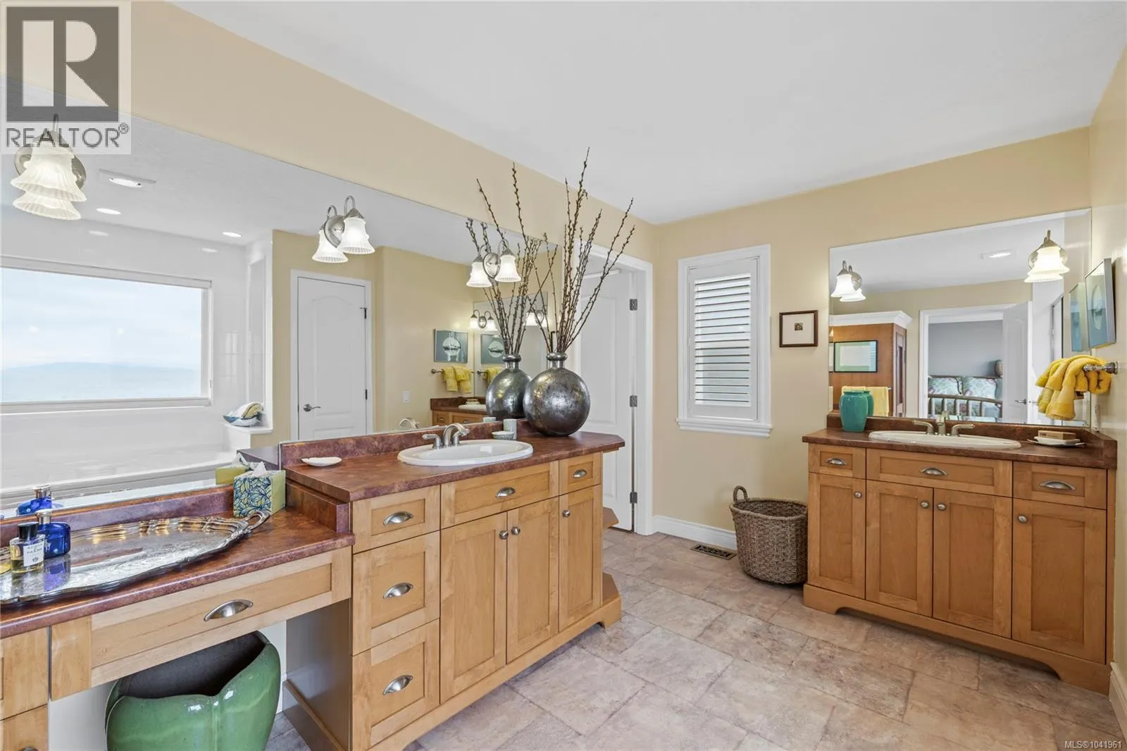 2995 Island Hwy W