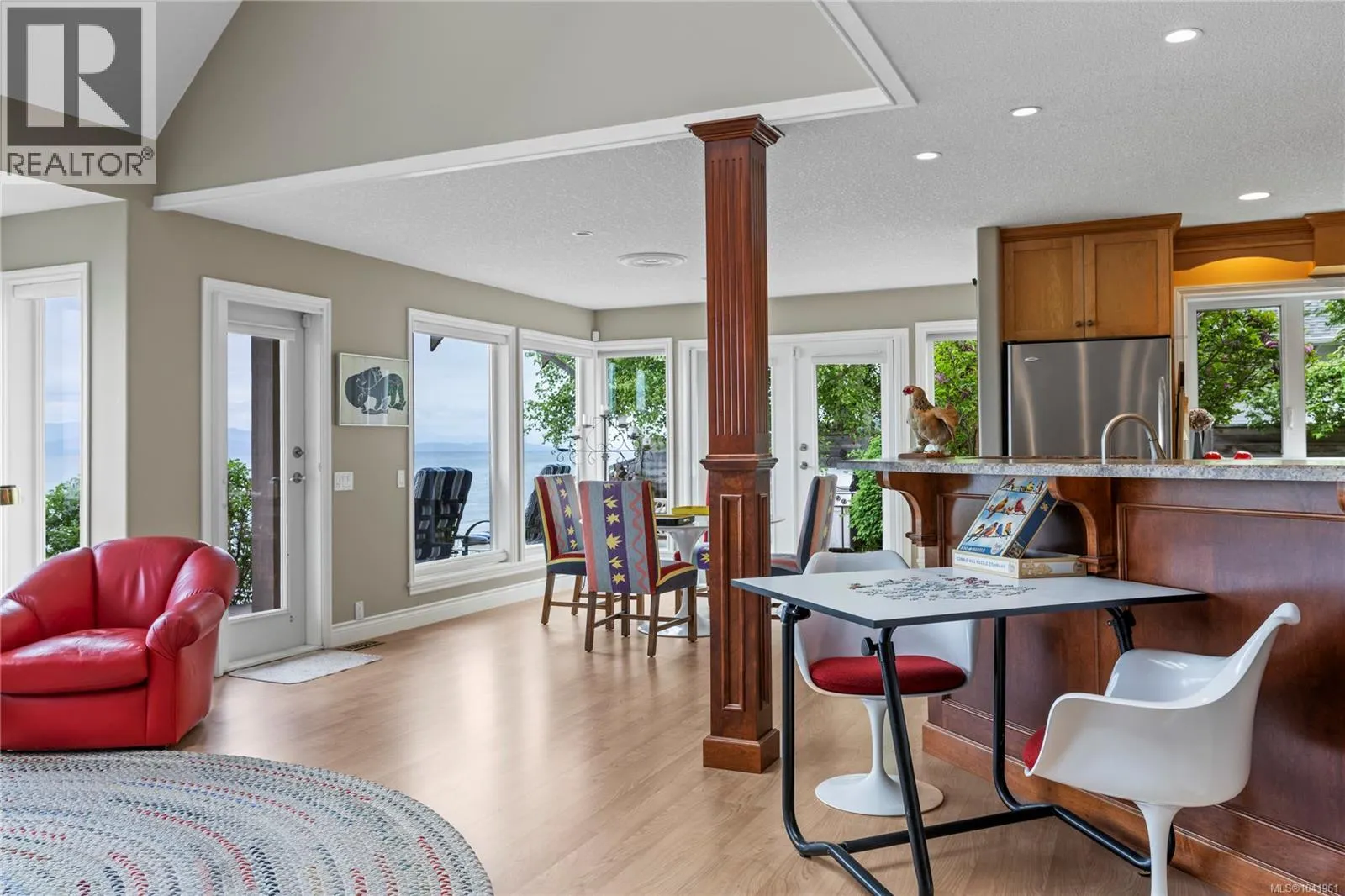 2995 Island Hwy W