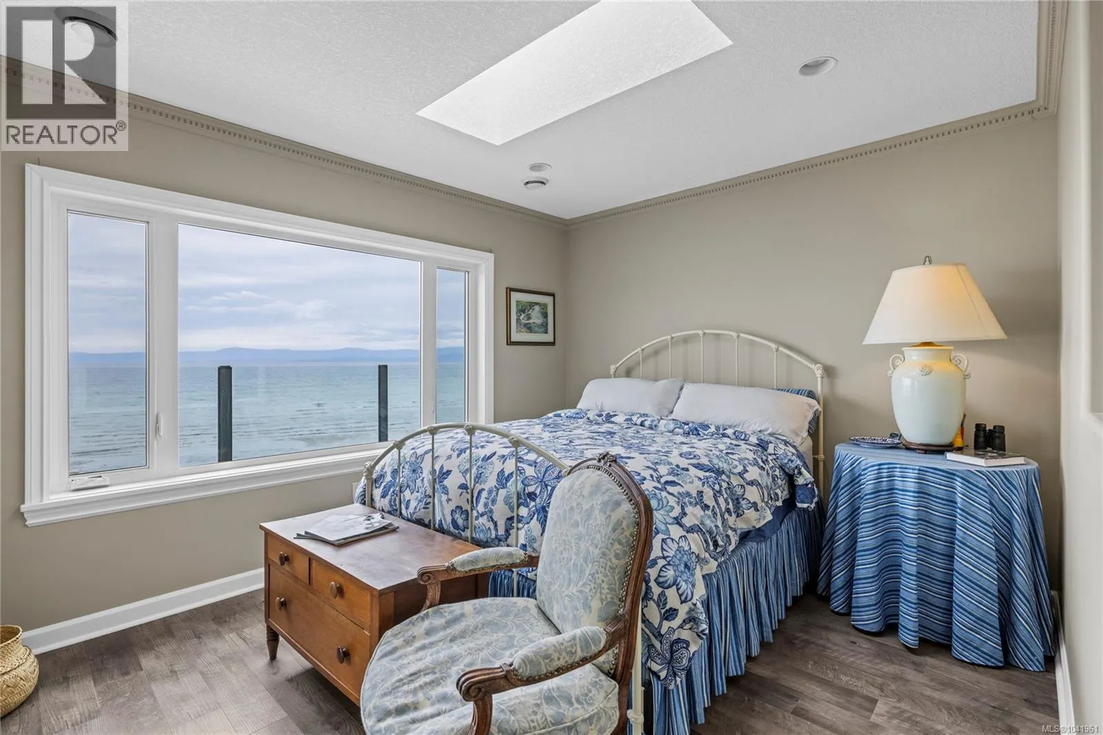 2995 Island Hwy W
