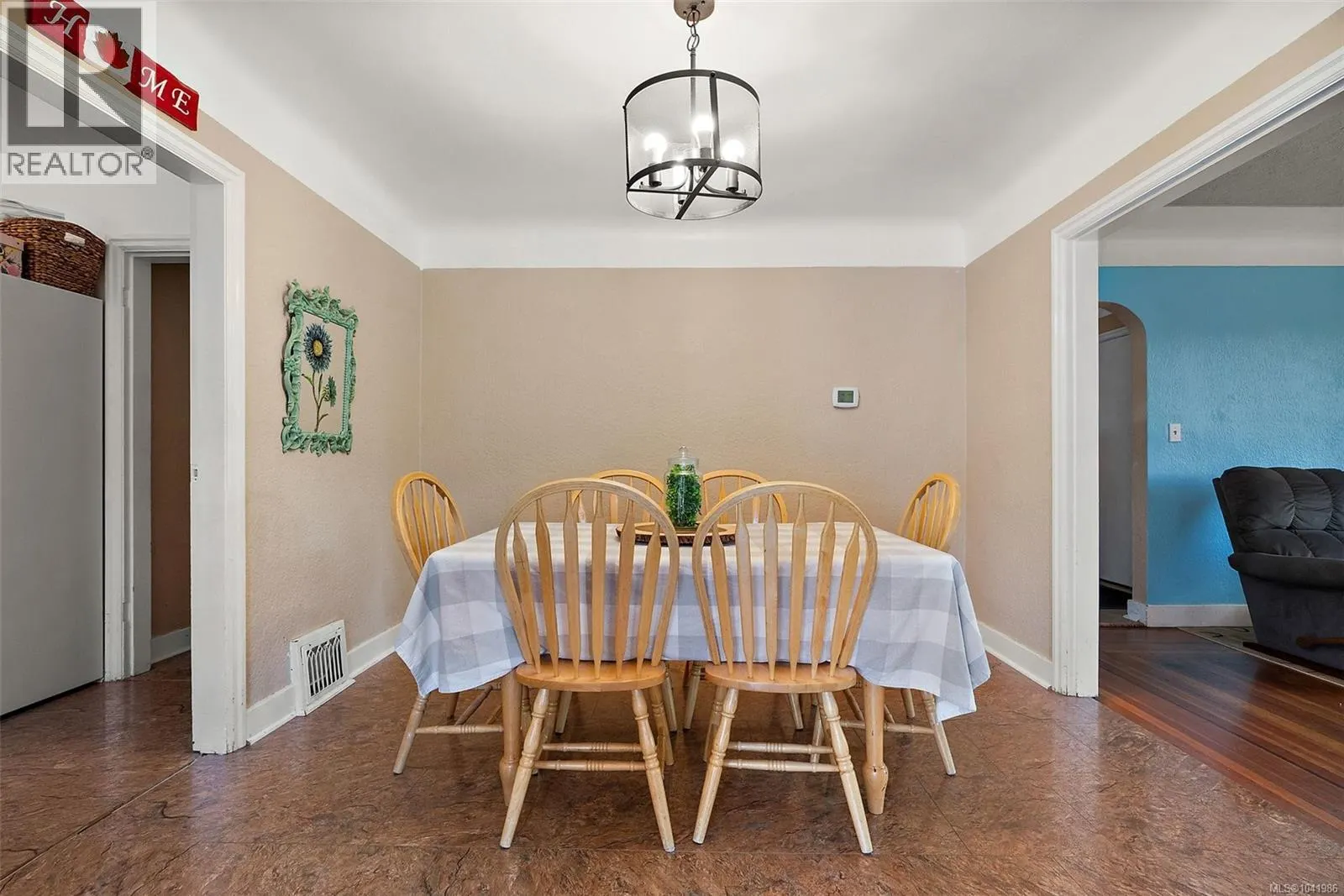 6484 Sooke Rd