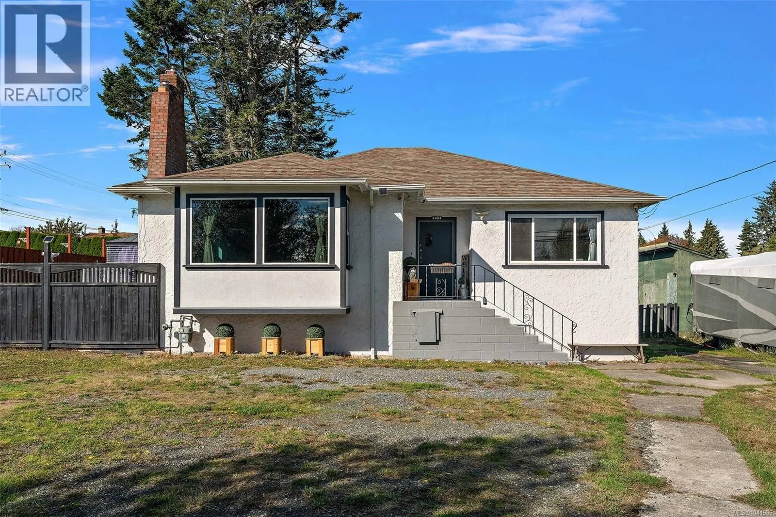 6484 Sooke Rd