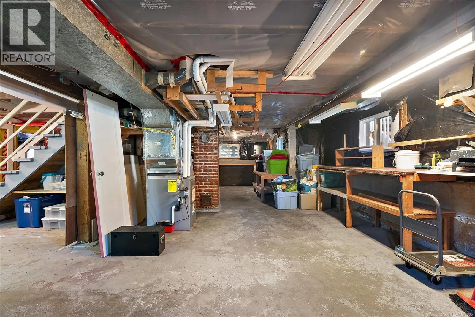 6484 Sooke Rd