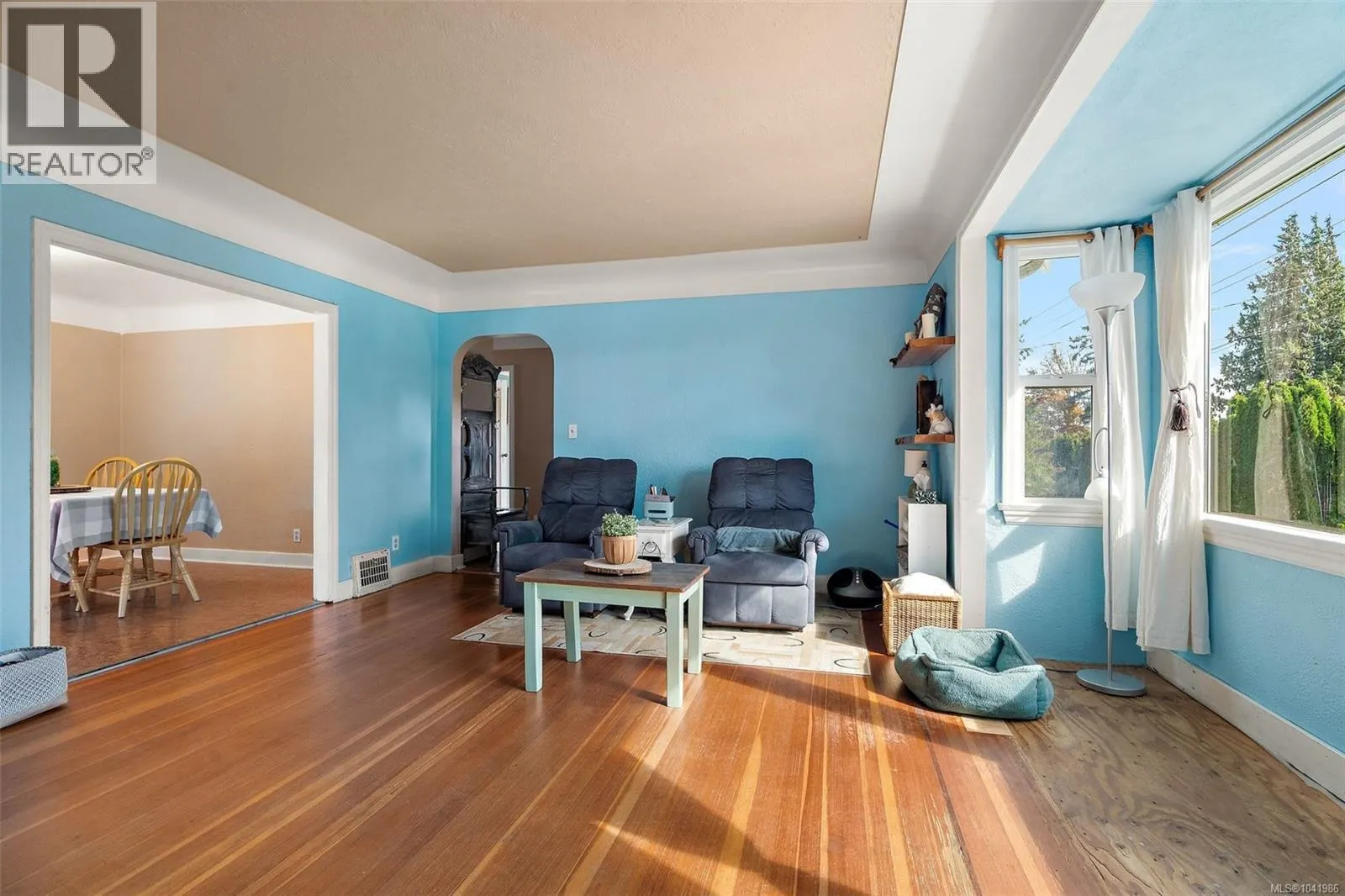 6484 Sooke Rd