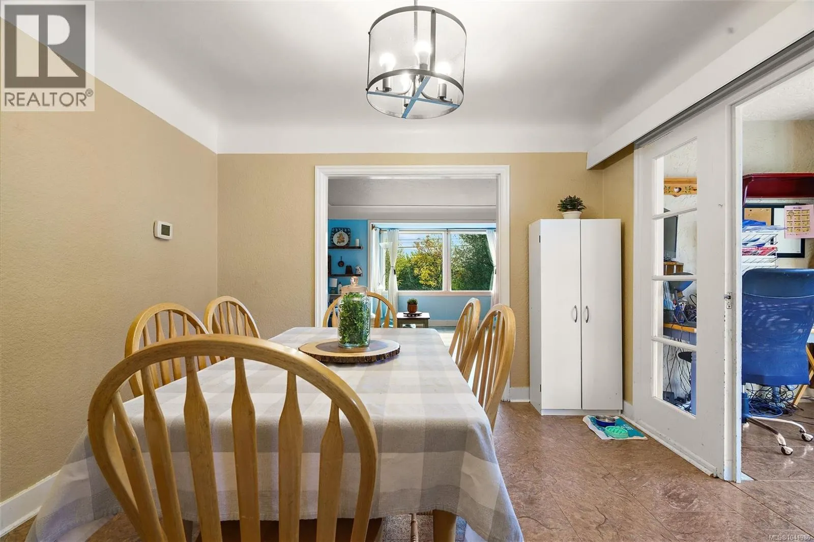 6484 Sooke Rd
