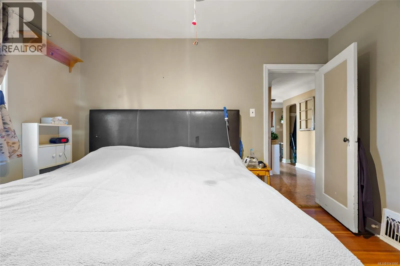 6484 Sooke Rd