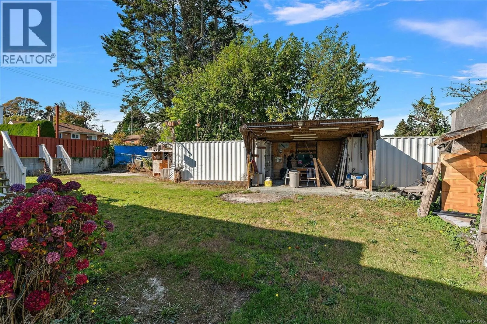 6484 Sooke Rd