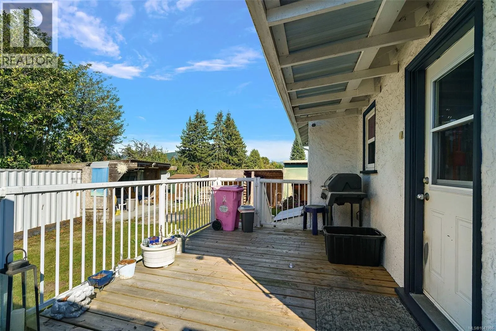6484 Sooke Rd