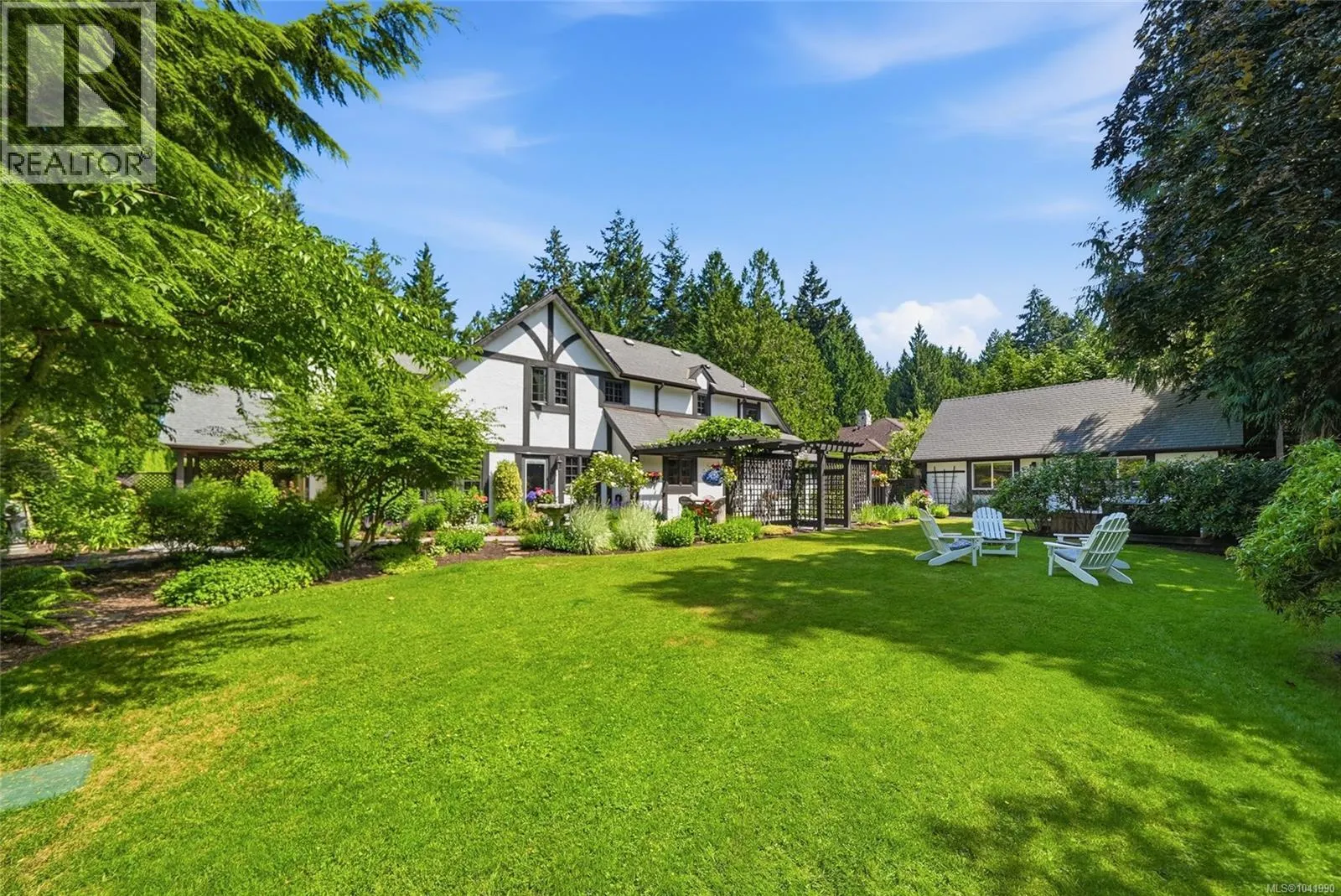2534 Island Hwy W