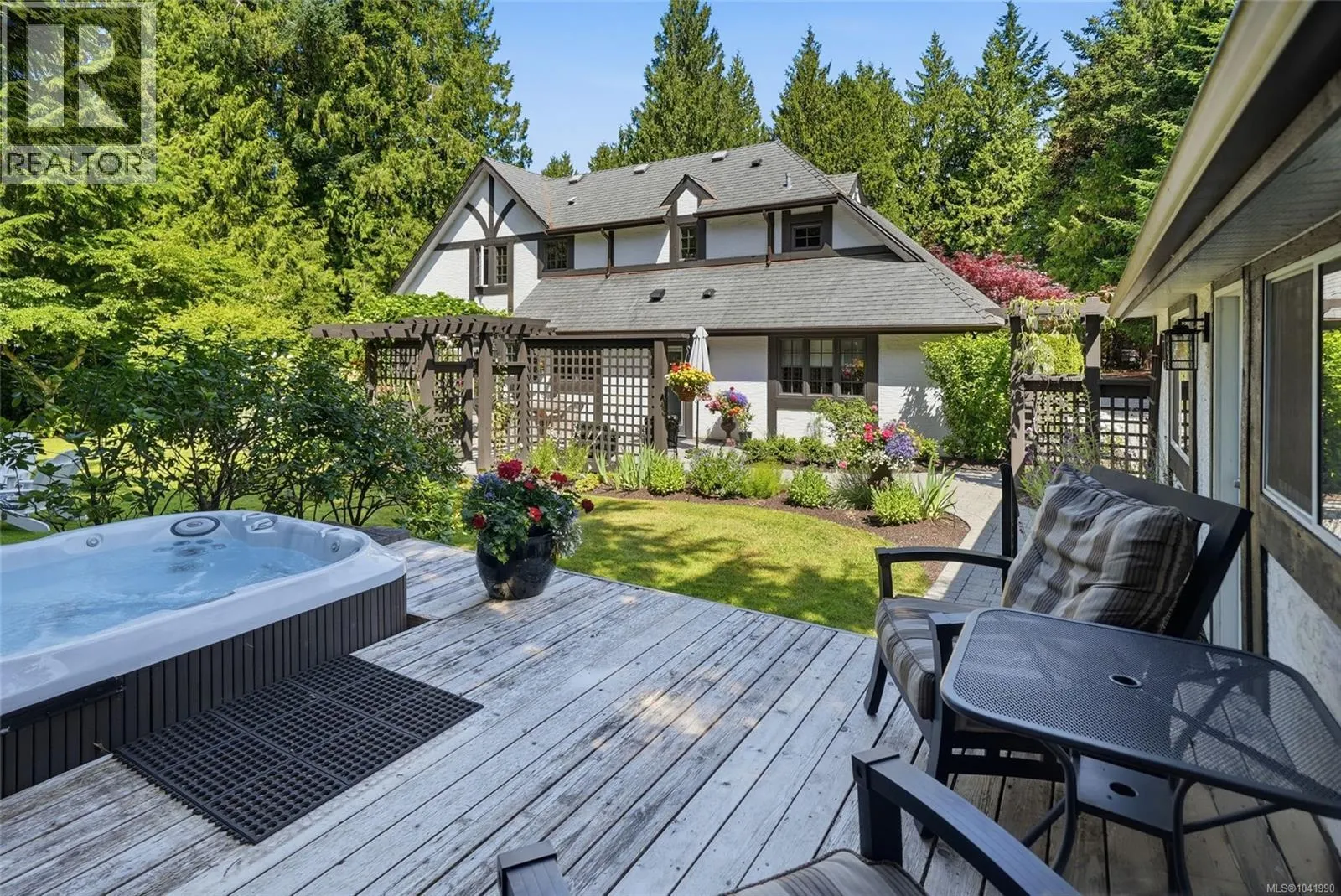 2534 Island Hwy W