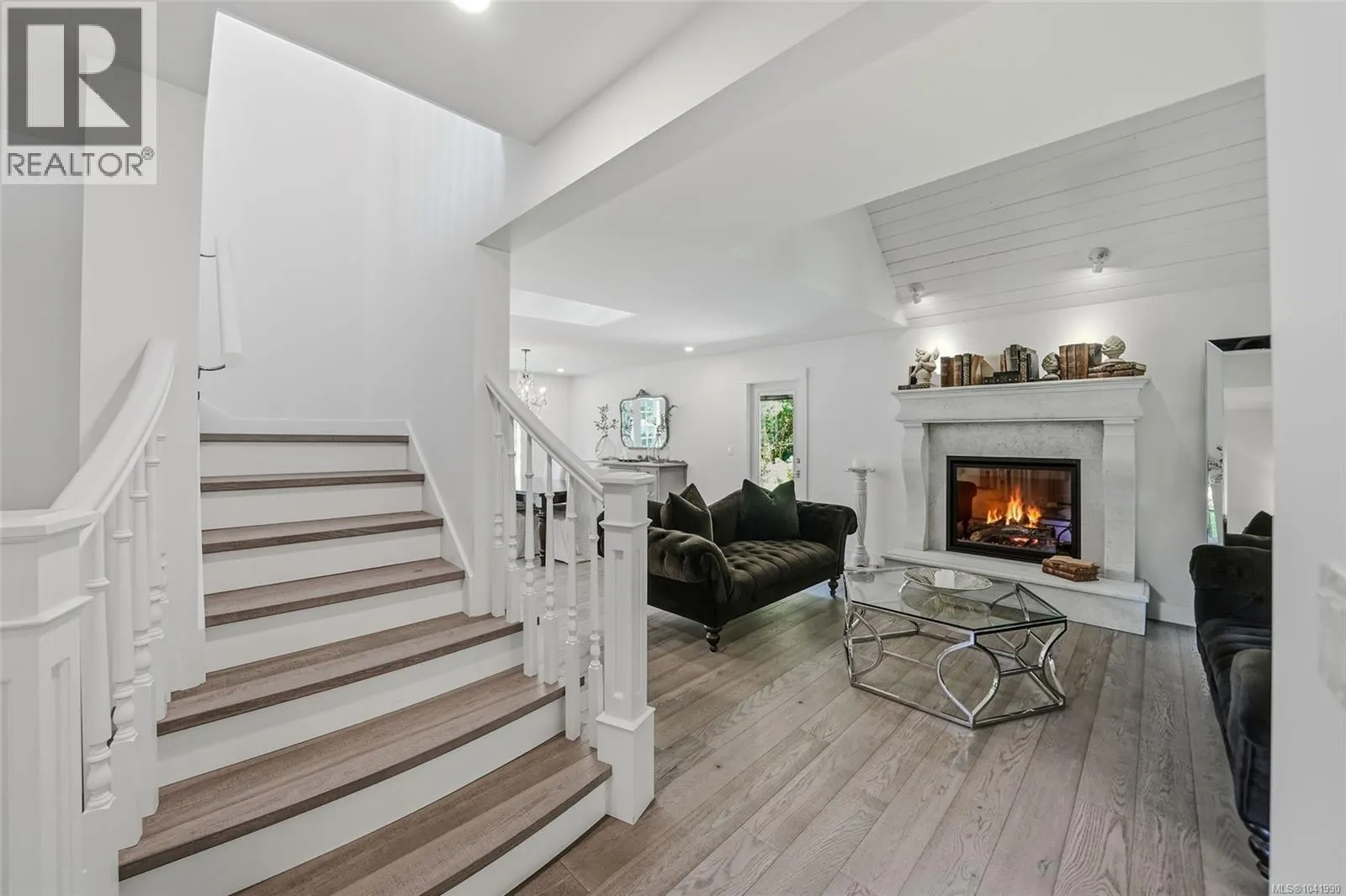 2534 Island Hwy W