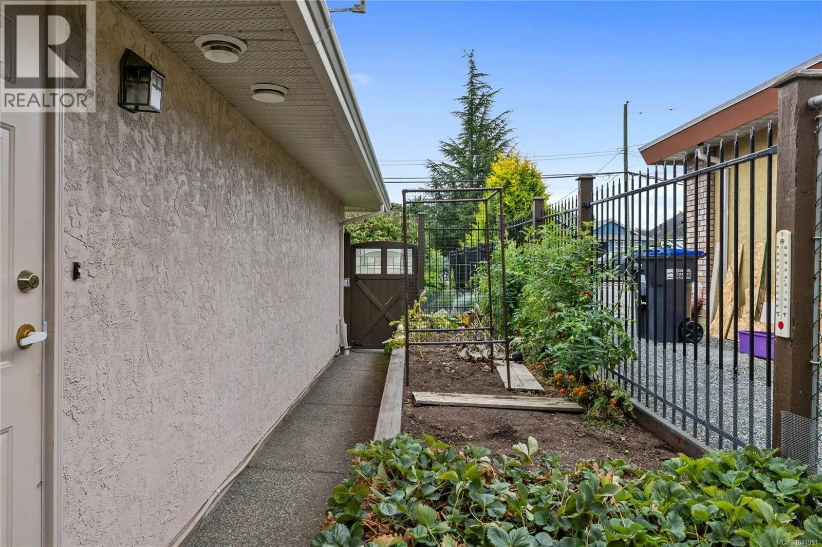 779 Mulholland Dr