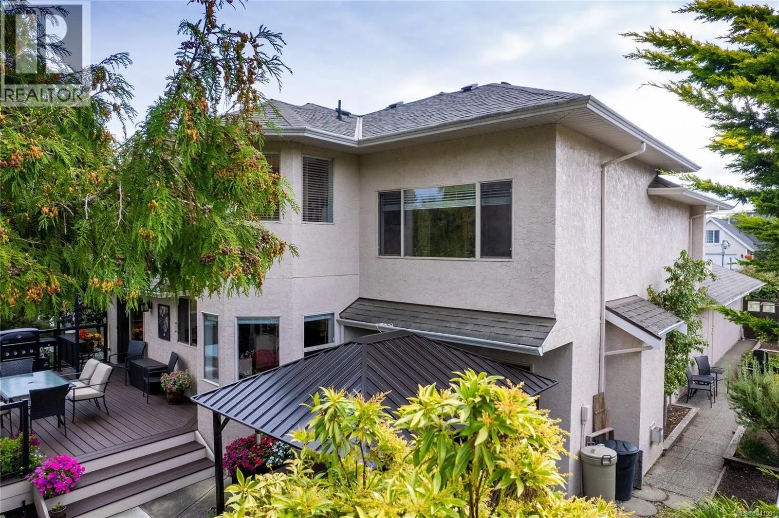 779 Mulholland Dr