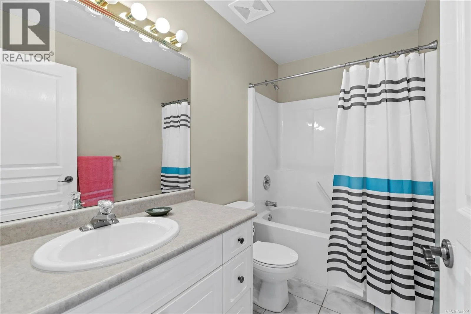5857 Quarry Cres