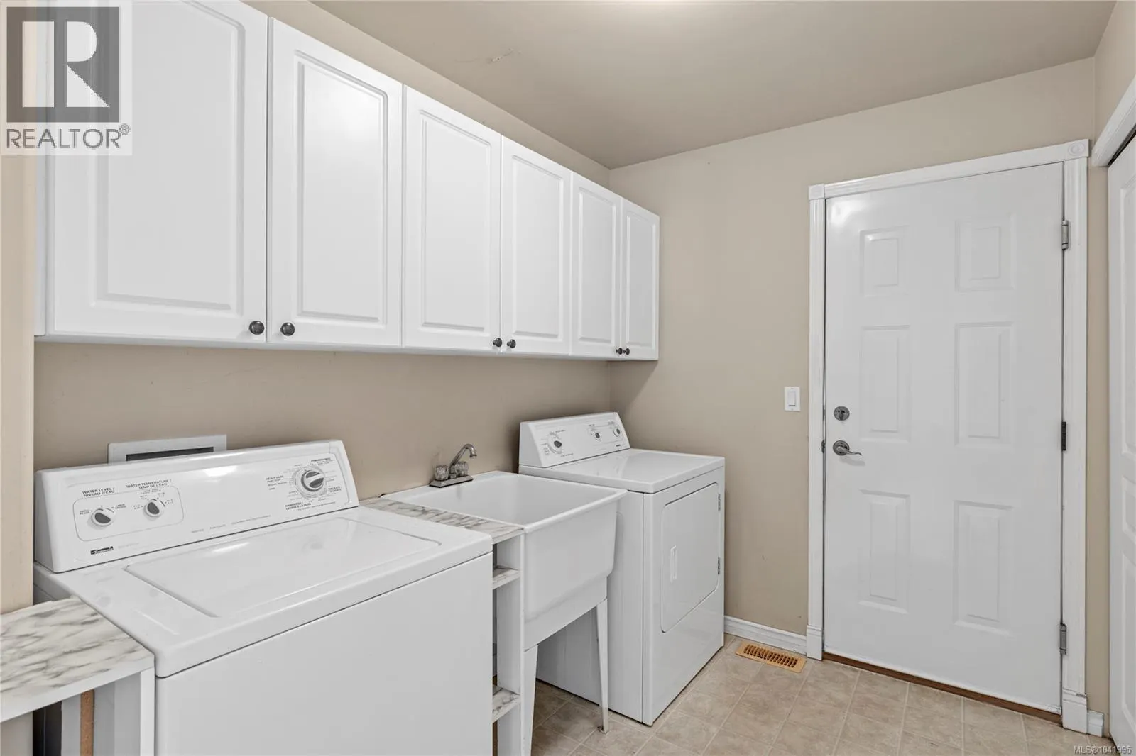 5857 Quarry Cres