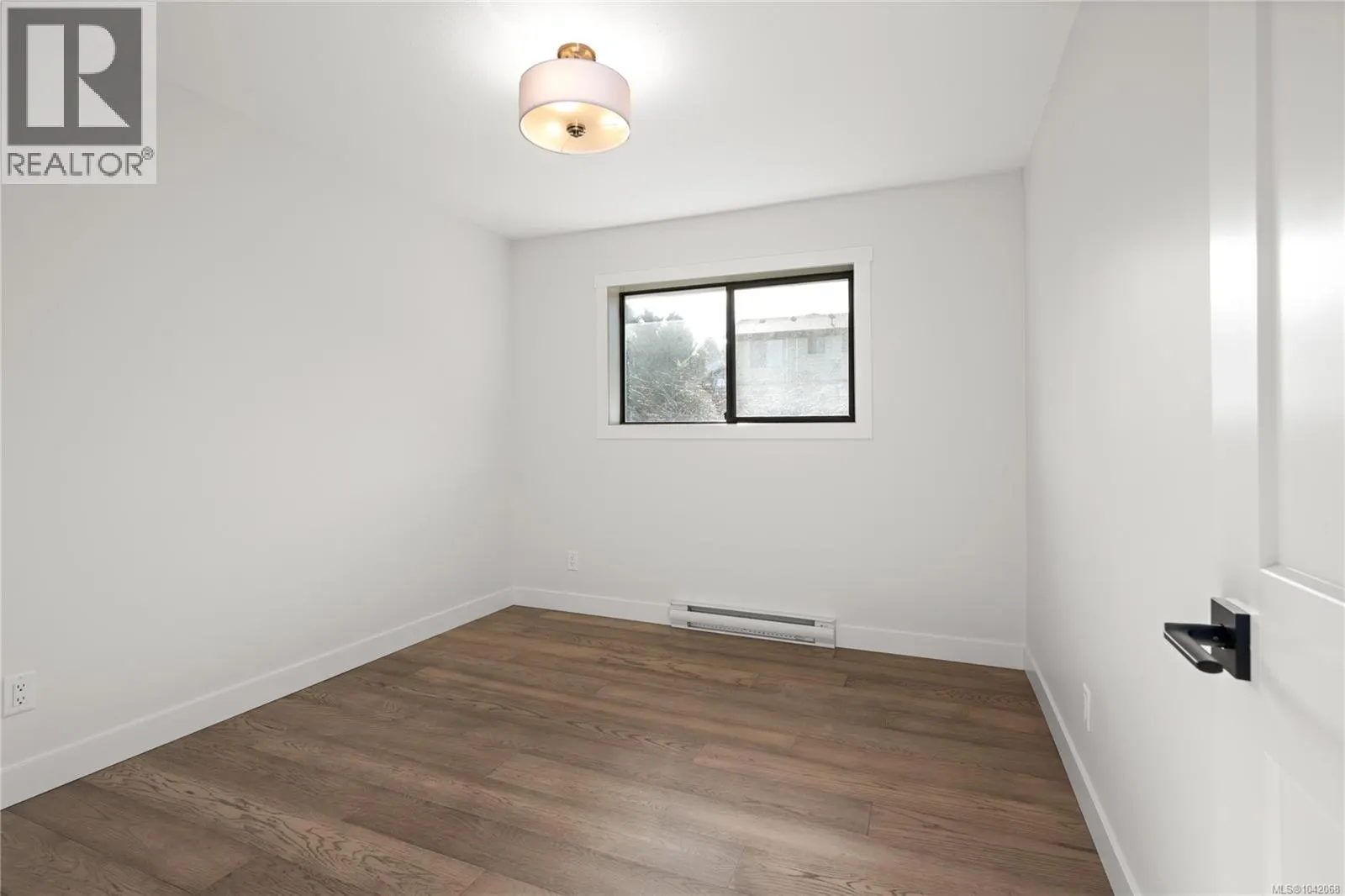 819 Athena Pl