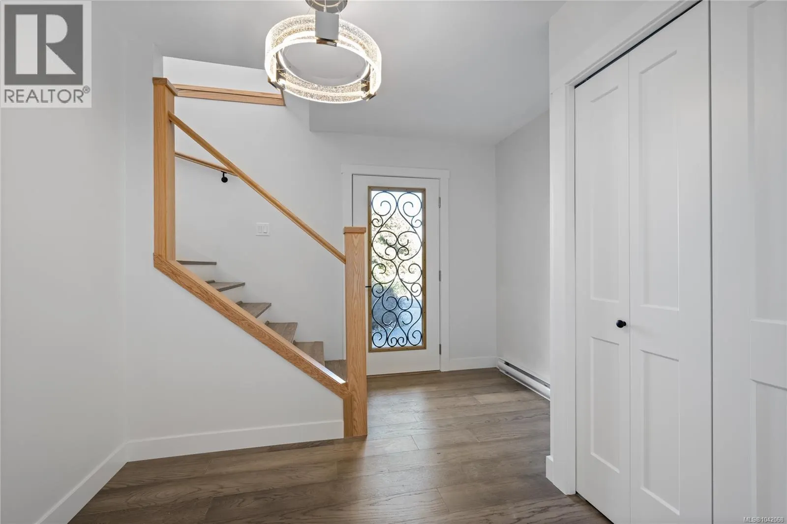 819 Athena Pl