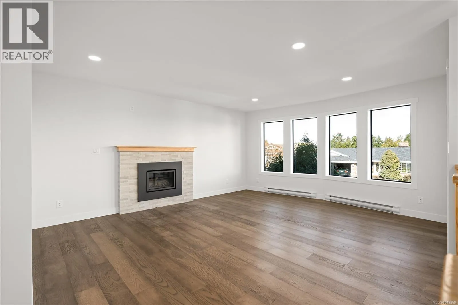 819 Athena Pl