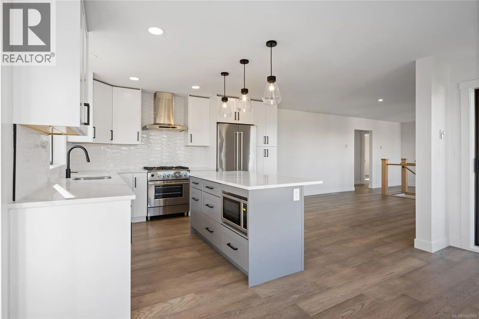 819 Athena Pl