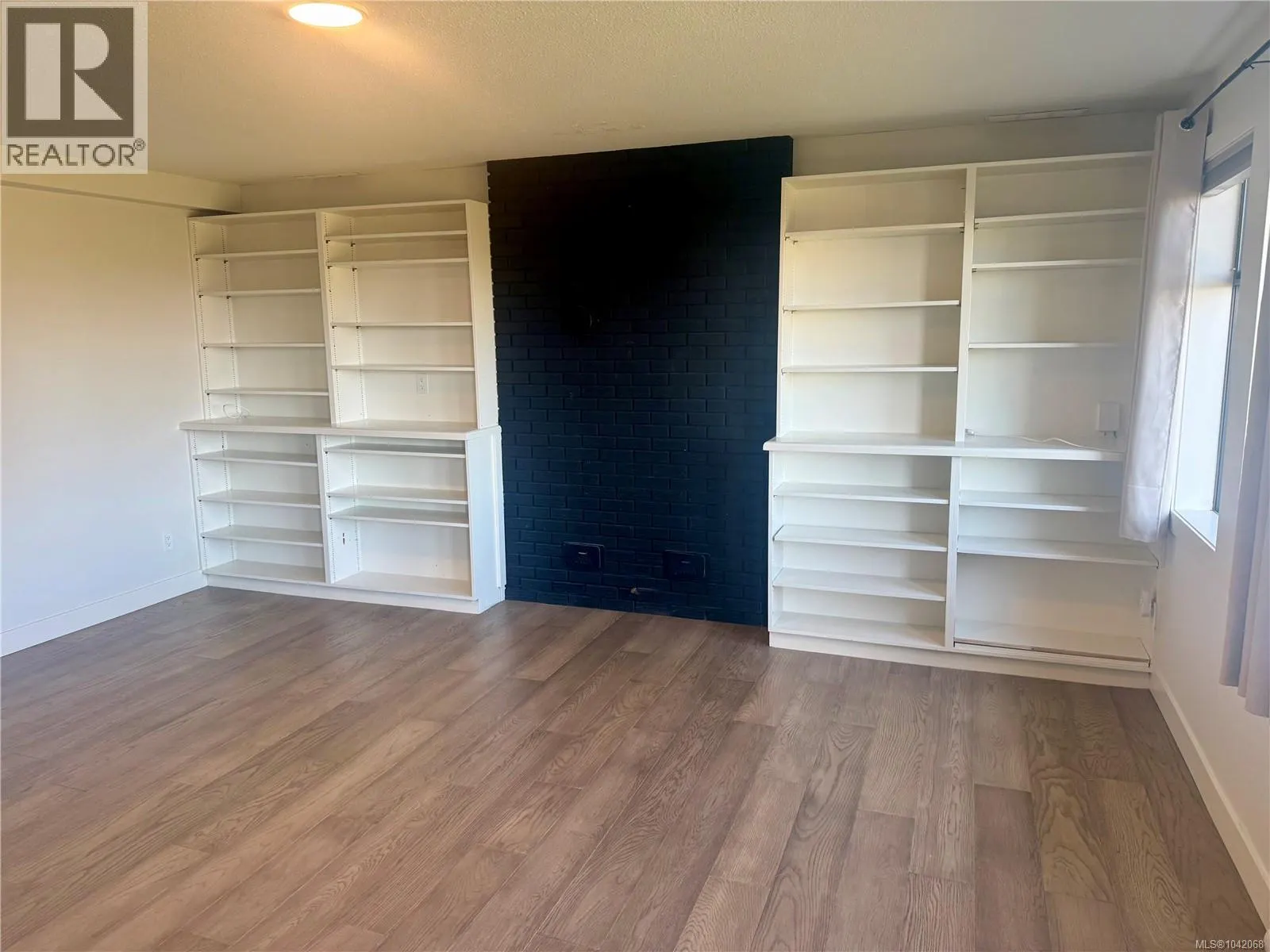 819 Athena Pl