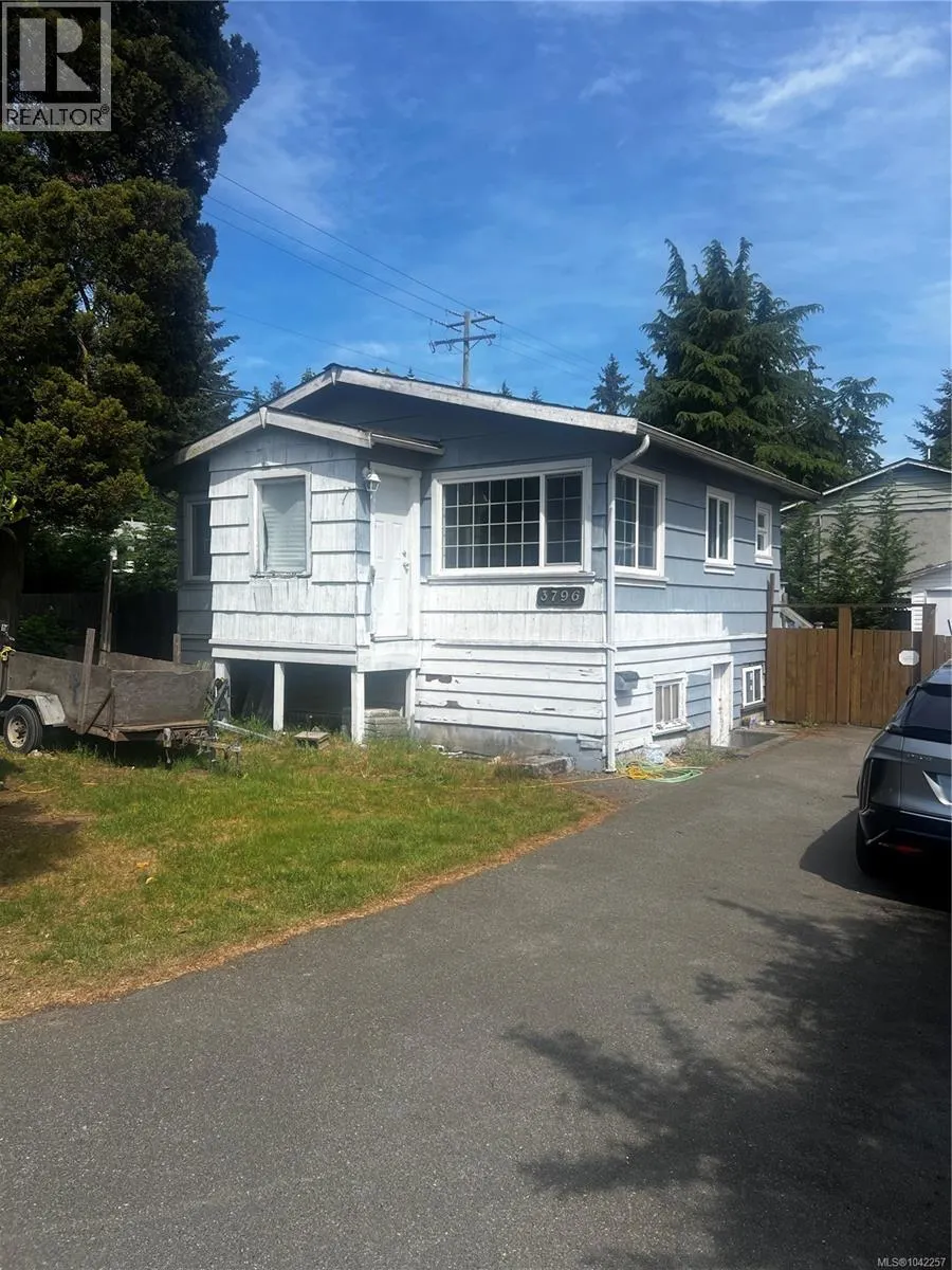 3796 Departure Bay Rd
