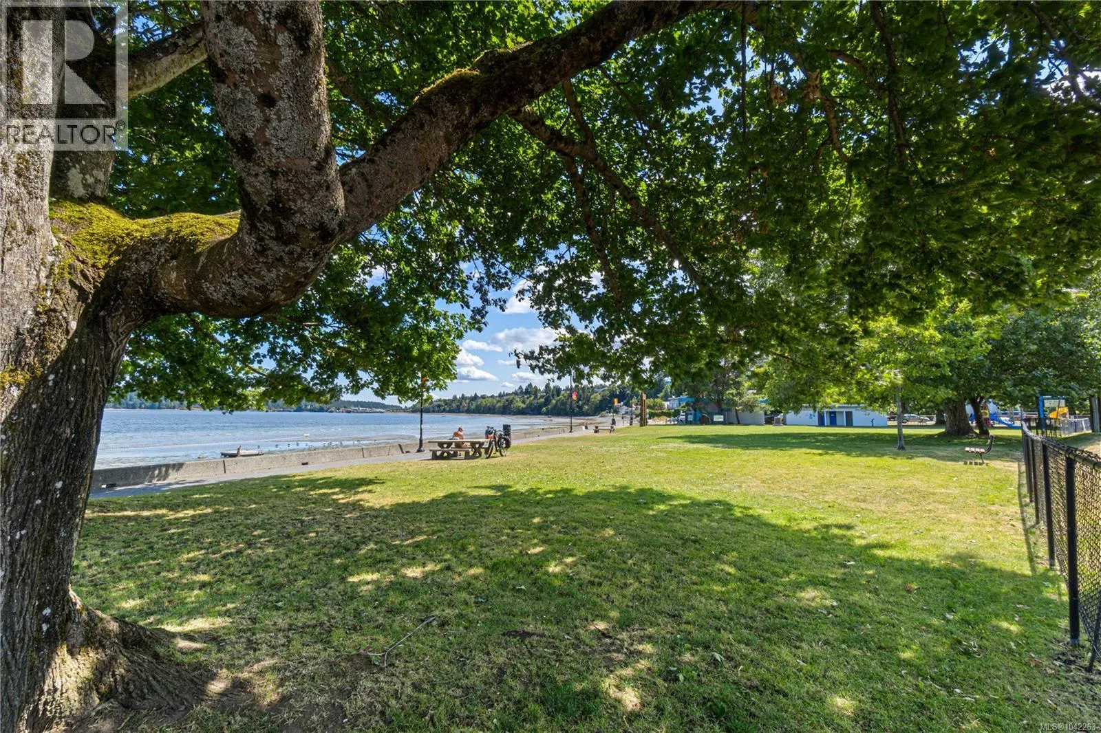 101 2835 Departure Bay Rd