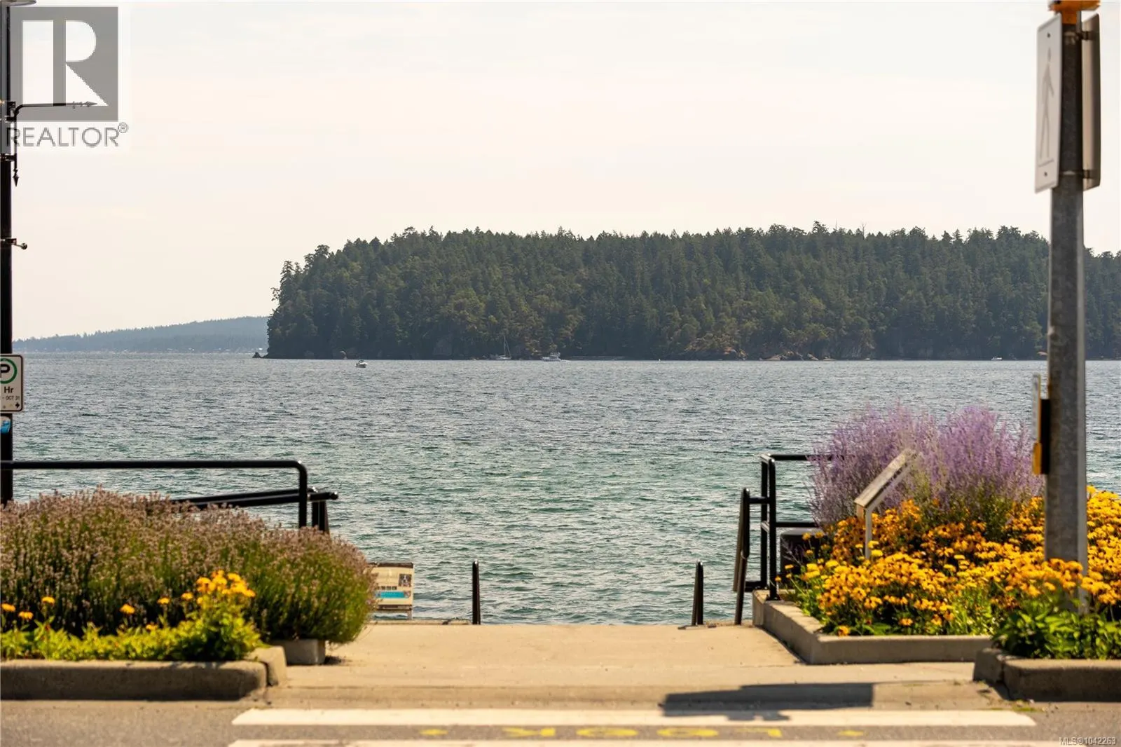 101 2835 Departure Bay Rd