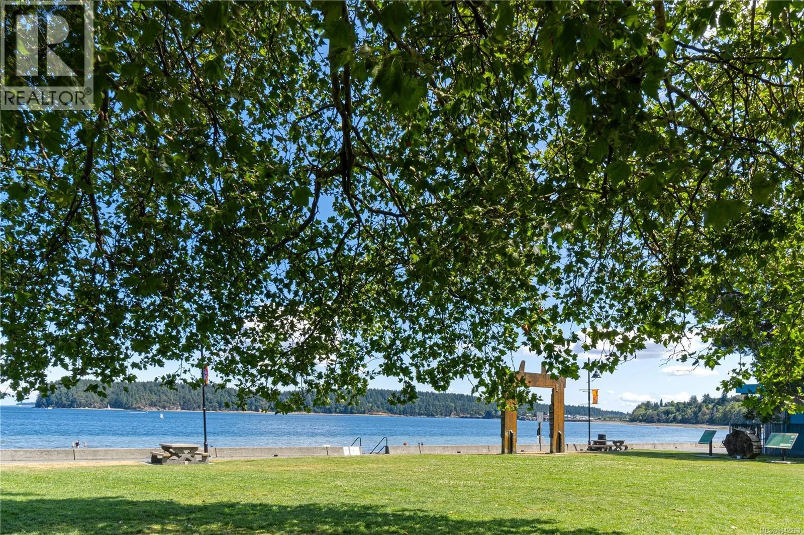 101 2835 Departure Bay Rd