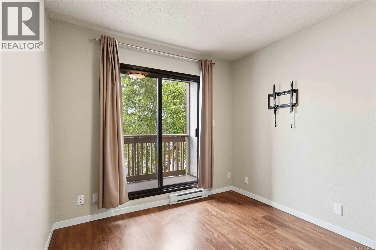 304 830 Esquimalt Rd