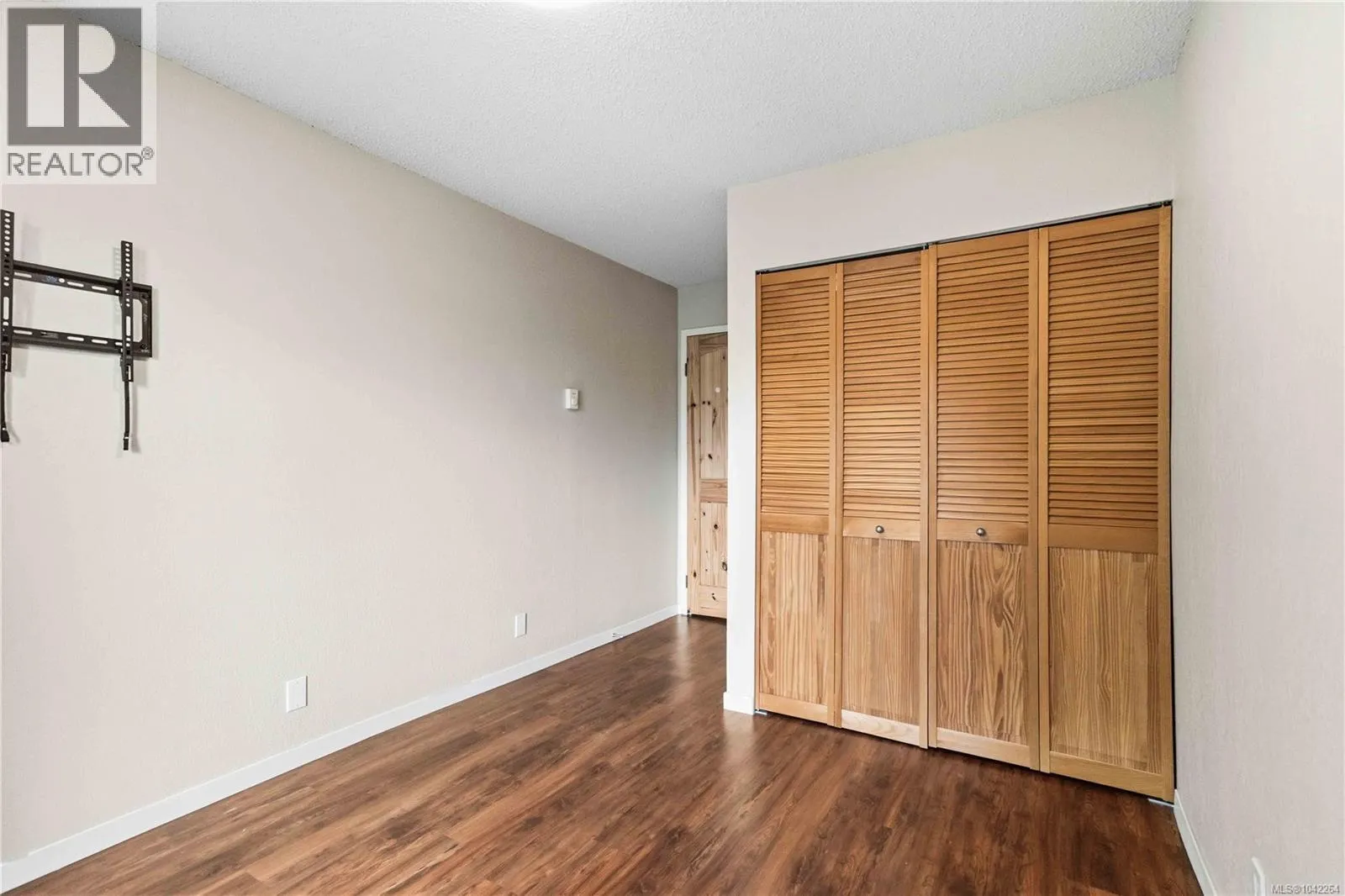304 830 Esquimalt Rd