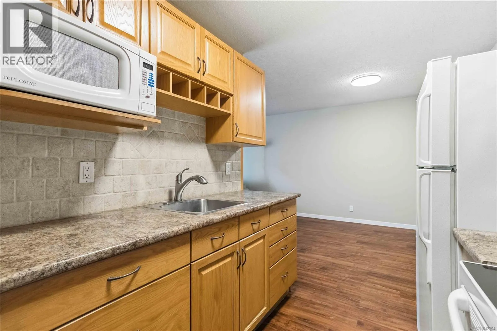 304 830 Esquimalt Rd