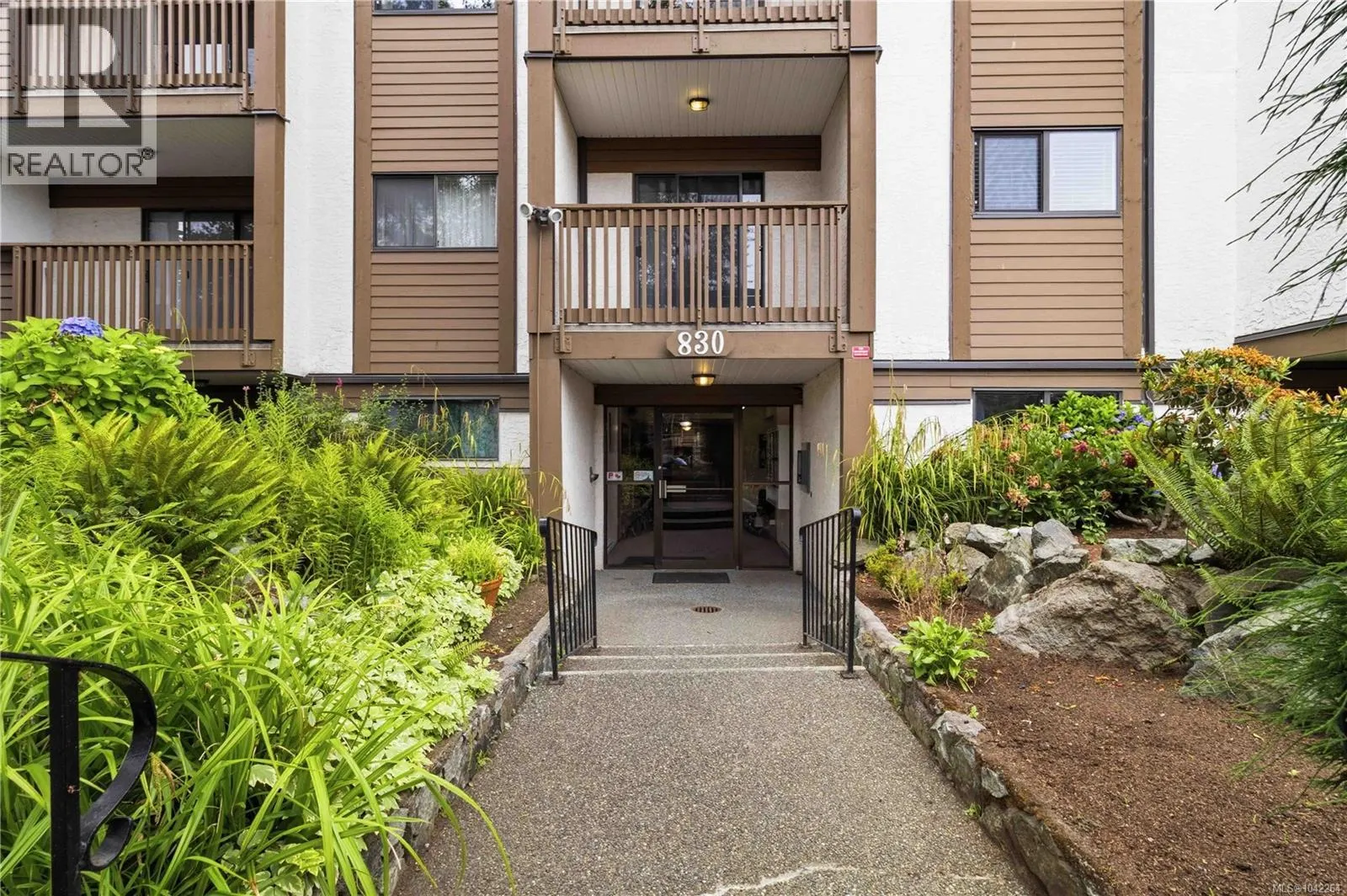 304 830 Esquimalt Rd
