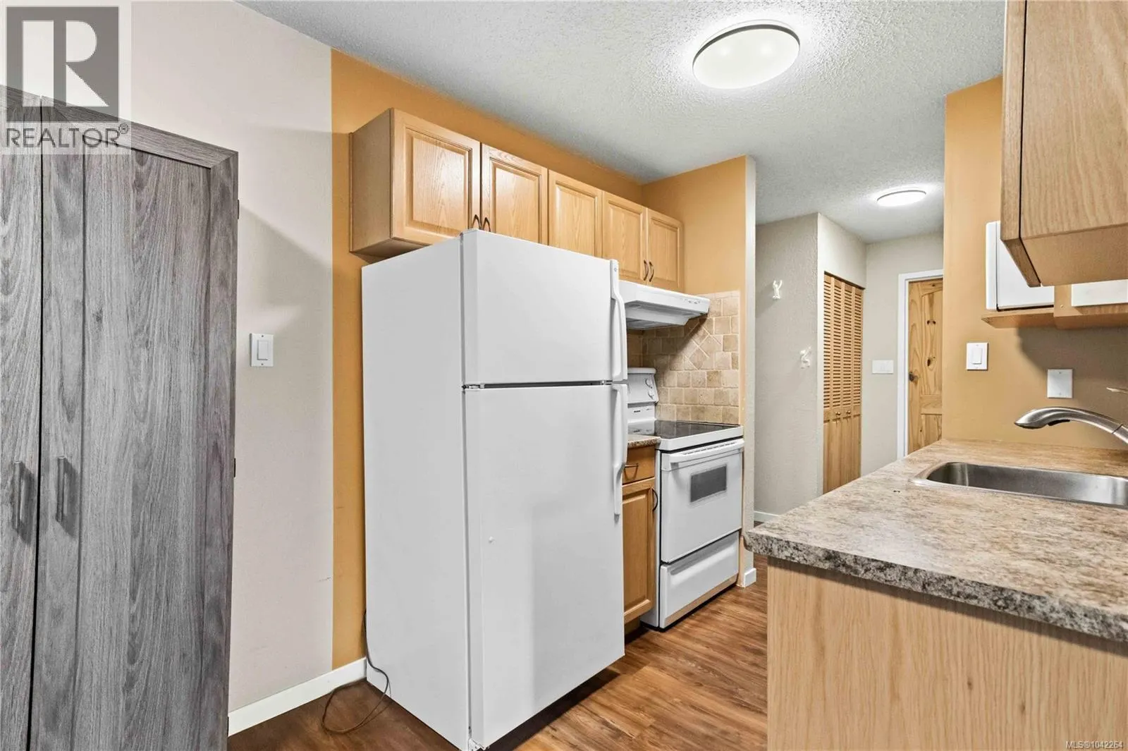 304 830 Esquimalt Rd