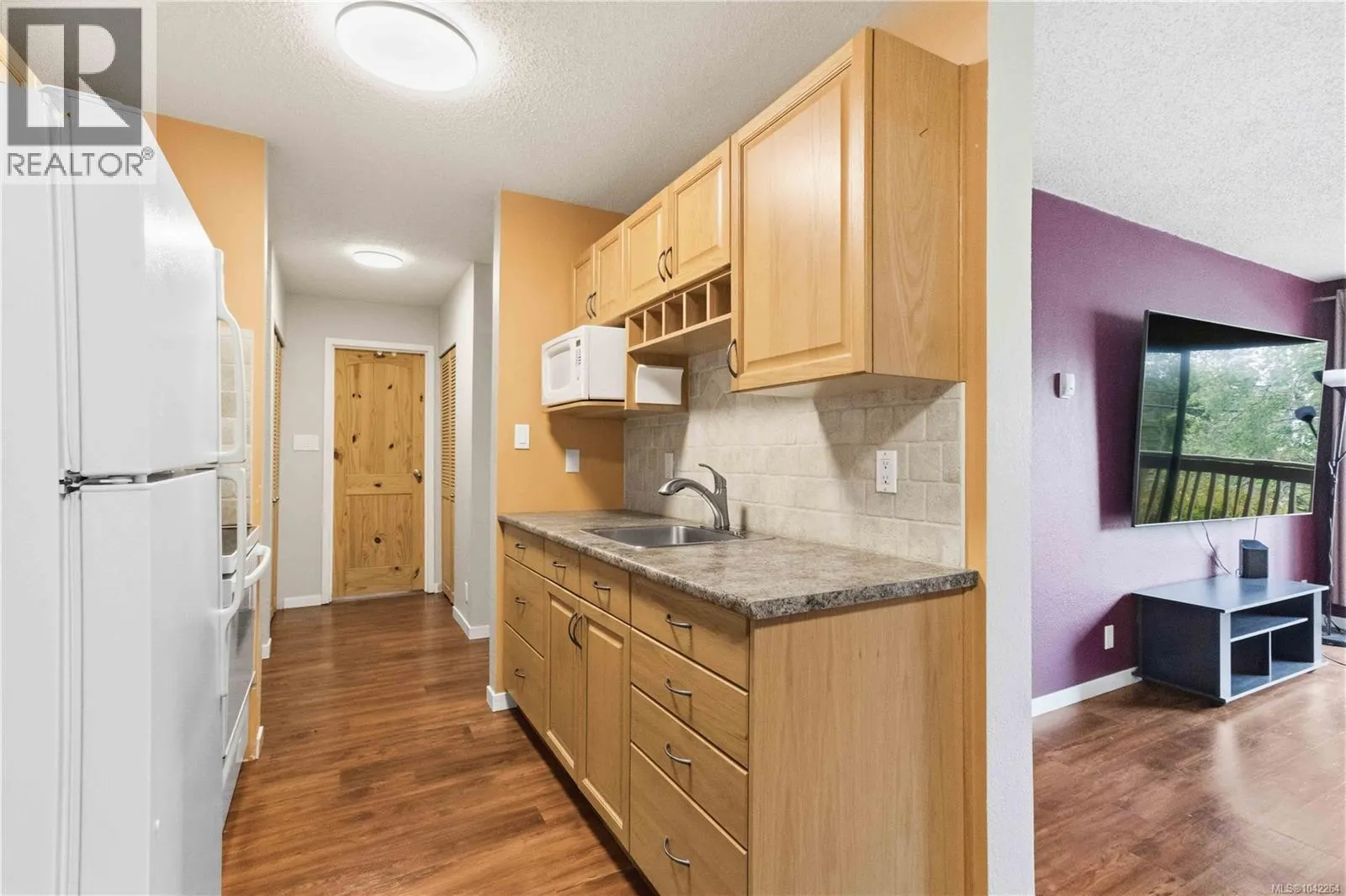 304 830 Esquimalt Rd